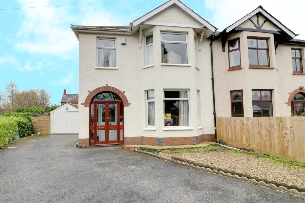 LlanishenDar's tweet photo. Let your imagination run wild in this fantastic three bedroom semi detached home in Heath https://t.co/25xpwup82P https://t.co/BB6H8kpq7c