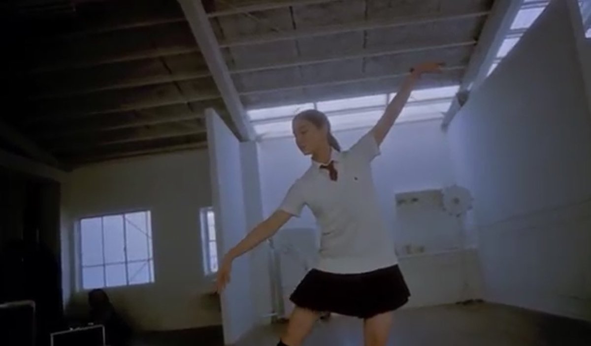 ナツ 岩井俊二さんの 花とアリス 観ると毎回 あああ蒼井優ちゃんかわいいよぉぉぉ大好きだよおおお結婚して ってなるんですけど 山ちゃん すごい おめ しかし岩井俊二さんは さらさらの黒髪を無造作に後ろでひとつに束ねた美少女 が萌えなんかな