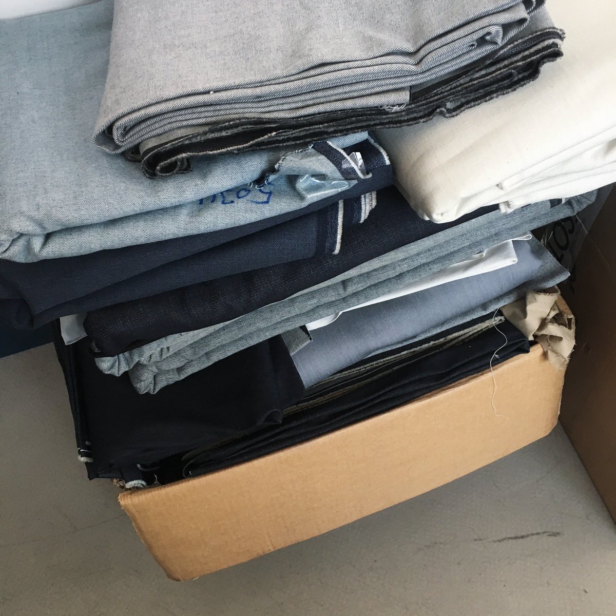 Blackhorselane's tweet image. ✂️ Students and dressmakers - this is for you! We can't sell or use this denim (non-selvedge) and it can't be used for retail (by any brand) so we'd love you to collect and do something creative with it. Collection only E17 6AA. #offcuts #remnants #wastenotwantnot #walthamstow ✂️