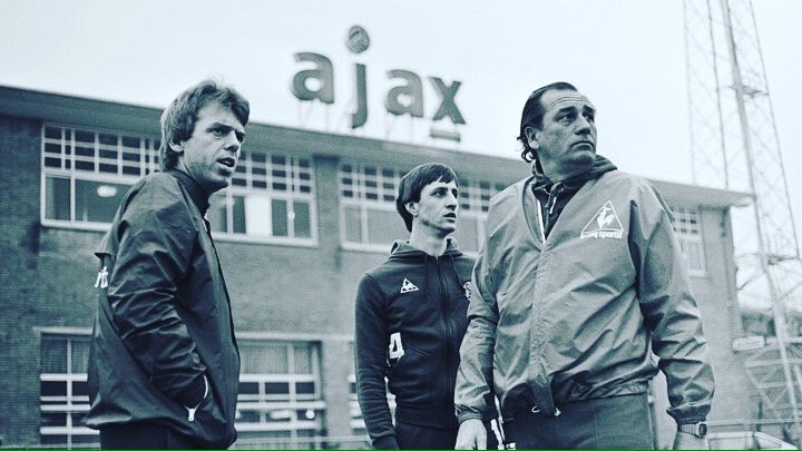 manstandbeeld's tweet photo. Vanavond om 20.00 uur is op Fox Sports 1 de première te zien van de documentaire over de Goede Beul, Bobby Haarms. Onze geliefde assistent trainer voor wie wij in 2011 een bronzen beeld lieten maken door @HansJouta_ #haarms #standbeeldcruijff #ajax https://t.co/IaSZxtUkge