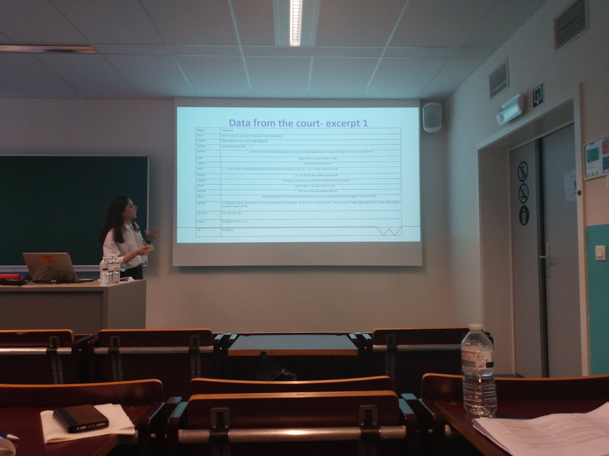 <a href="/annastaciast/">Anastasia Stavridou</a> now presenting data from the PhD project on discursive leadership in a basketball team 🏀 #dicoen10