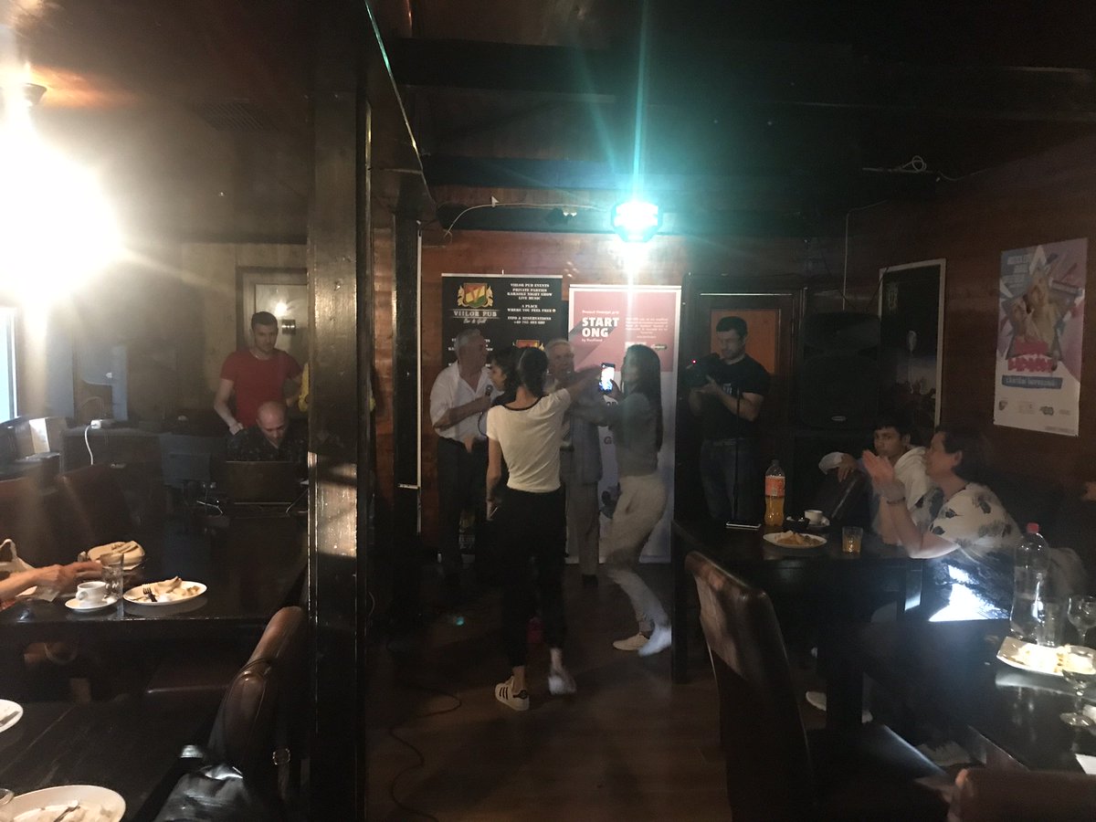 GEAC: 15 seniori si tineri au cantat timp de 5 ore la prima intalnire Senior Karaoke DETALII: csrmedia.ro/geac-15-senior…