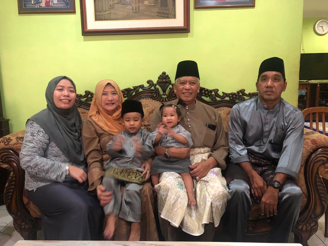 mutalifaziz's tweet photo. With MIL &amp; FIL https://t.co/y6ib9TW0PR