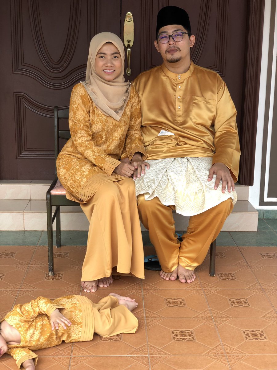 azweensabtu's tweet photo. cepat la besar anak oii so that you will understand how important is raya photo to us. https://t.co/7in9VJvNSW