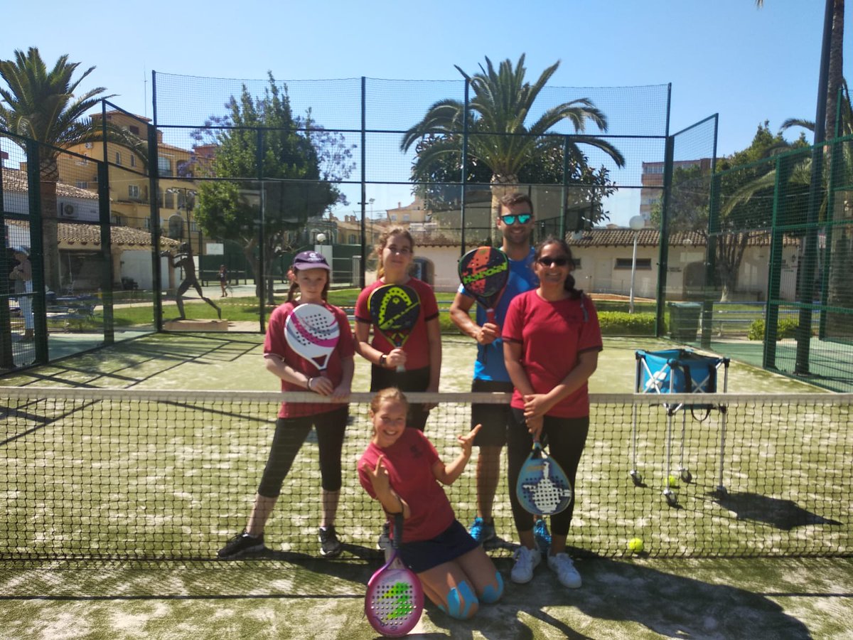 ferreracademy's tweet photo. Ayer recibimos la visita del 🏫 #XabiaInternationalCollege quienes han disfrutado de una jornada deportiva 🎾 y didáctica 👩🏼‍🏫 #ATF #Tenis #Padel https://t.co/lPsPwzGDcg