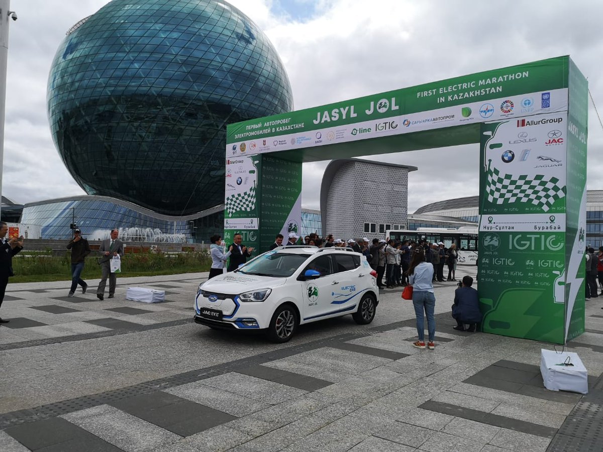 UNDPKAZ's tweet photo. Today we #BeatAirPollution by promoting sustainable transport in #Kazakhstan
696 electric cars
109 #EV charging stations
1st electric cars rally #JasylJol by #IGTIC launched with @UNDPKAZ on #WorldEnvironmentDay https://t.co/wteEizeiX9
