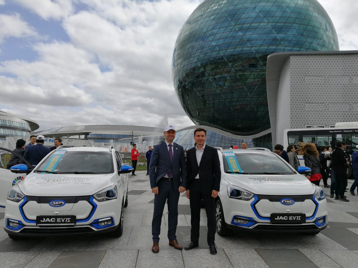 UNDPKAZ's tweet photo. Today we #BeatAirPollution by promoting sustainable transport in #Kazakhstan
696 electric cars
109 #EV charging stations
1st electric cars rally #JasylJol by #IGTIC launched with @UNDPKAZ on #WorldEnvironmentDay https://t.co/wteEizeiX9