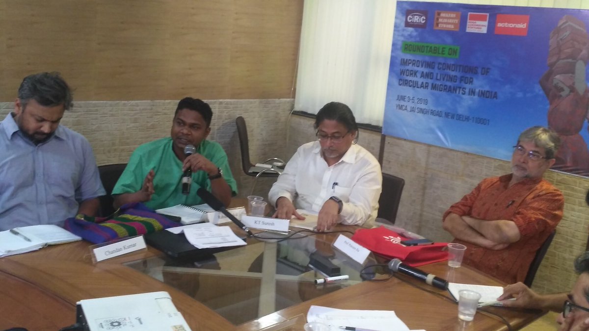 bharathjy's tweet photo. Labour processes(and not just occupation)embedded in the global value chains are extremely important for understanding the inherent issues of #MigrantWorkersWelfare says Dr.RahulSapkal, AsstProf, #MNLU at RoundTable #CircularMigrants @ActionAidIndia @sndeep @vishyteki @Danielumi https://t.co/q9FtcFXvkU