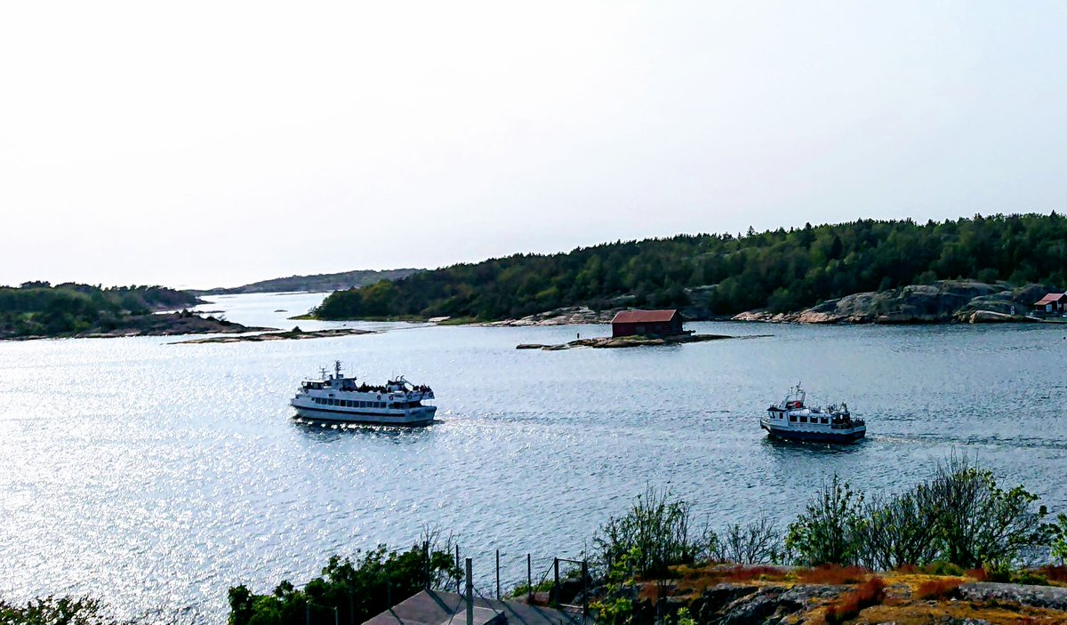 ITkonf's tweet photo. I går var hele IT-konferansen på båttur i skjærgården før middag på Furholmen. I dag er det avslutningsdag med utdanning, sikkerhet og lyntaler på agendaen. #ITkonf https://t.co/Ohv8cr1K2h