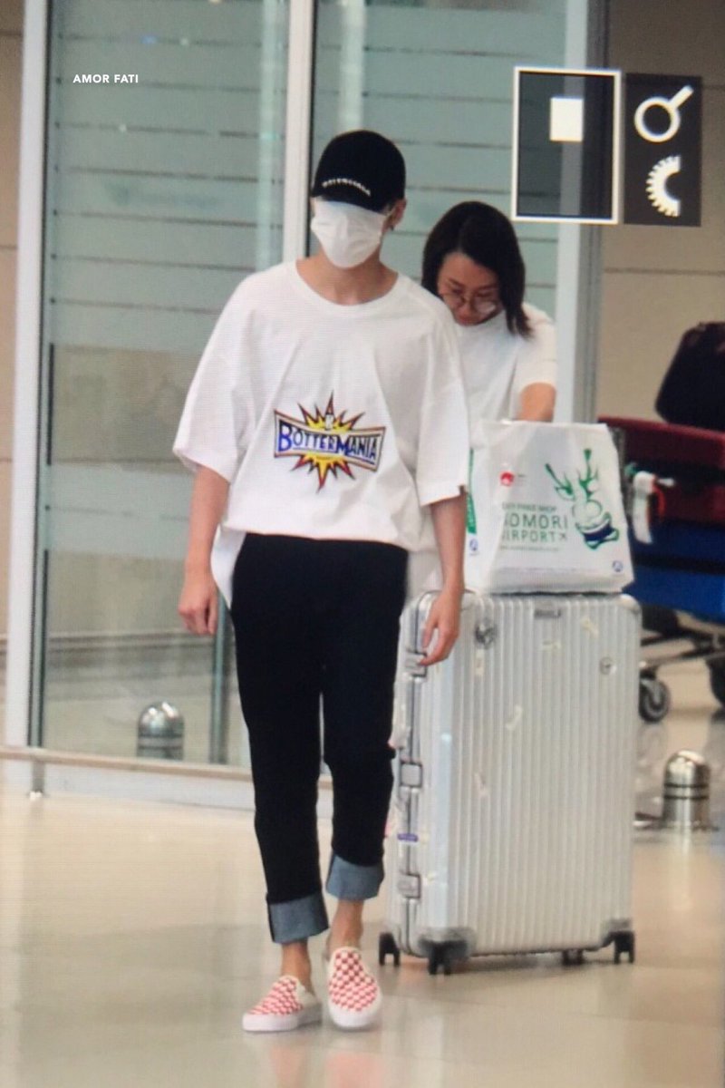 amorfati_hsw's tweet photo. 190605 인천공항 #댕셍 입국 #하성운
#라이딩 #하성운_라이딩 #HASUNGWOON #ハソンウン #대왕구름 #河成云 https://t.co/2fjCAEBsYk