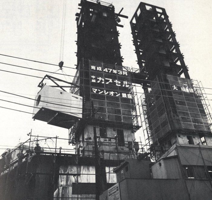 SOSNAKAGIN's tweet photo. #NAKAGIN tower was the first example of #capsulearchitecture aimed at a permanent use, built with single salarymen in mind and influenced by mutiple factors: technological advance, urban expansion, economic growth, trauma of WWII... #SOSNAKAGIN 🆘🗼🇯🇵 https://t.co/S0h2KOwhmL https://t.co/nskaLmq3lf