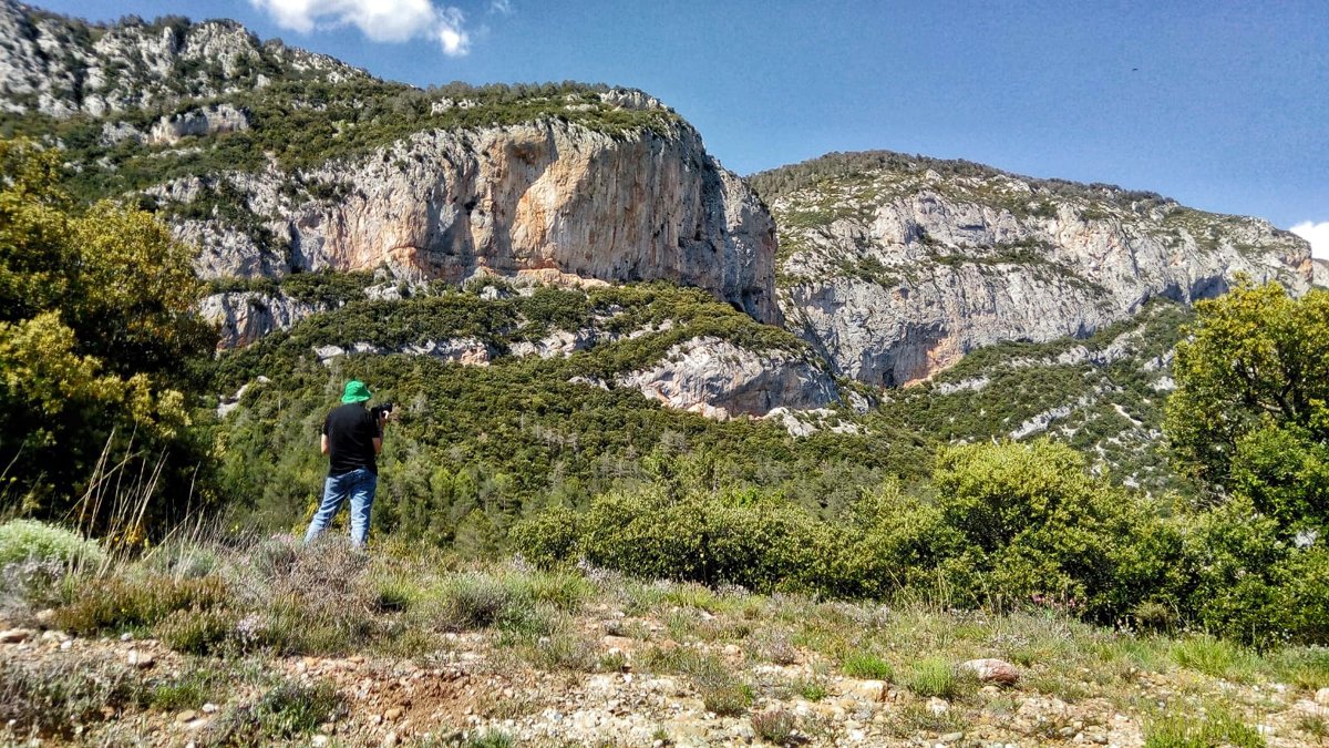 Resseguint paisatges geològics per el Solsonès, en un dia magnífic, però de força calor <a href="/TurismeSolsones/">Turisme Solsonès</a> <a href="/ICGCat/">ICGC. Generalitat</a> <a href="/catpaisatge/">Observatori del Paisatge de Catalunya</a> <a href="/geologiaub/">Facultat de Ciències de la Terra</a> <a href="/MCNBgeologia/">MCNB Geologia</a> <a href="/aepect/">aepect</a> <a href="/patrimonigencat/">Patrimoni cultural</a> <a href="/Geologia4tESO/">Geologia 4t ESO</a> #PaisatgesGeològicsdeCatalunya