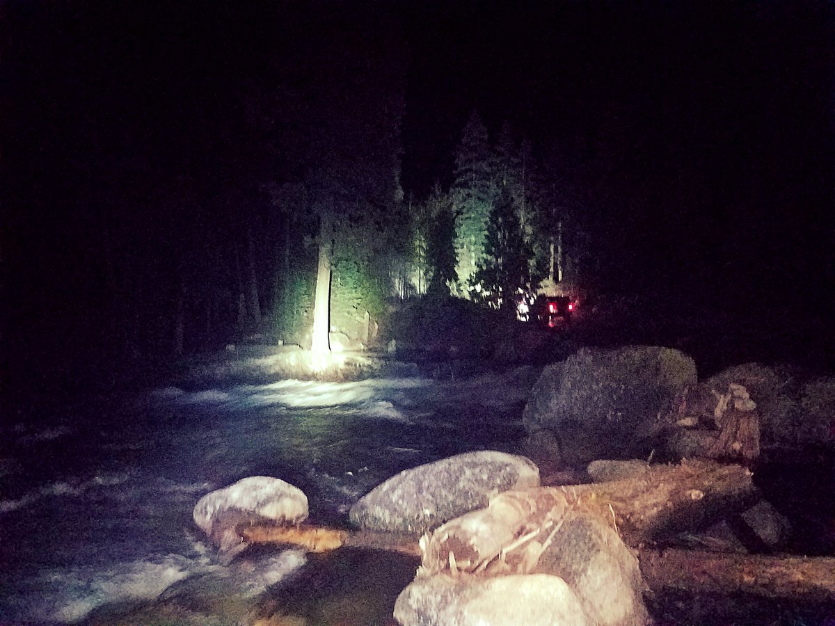 edsod761's tweet photo. #EDSO Deputies and SAR volunteers responded tonight to rescue a pair of hikers who were stranded by a quickly rising creek. Remember that all waterways in the county are running fast and deep right now and can fluctuate in moments #RESCUE #turnarounddontdrown #SAR #nightwatch https://t.co/iMq4ZxadGE