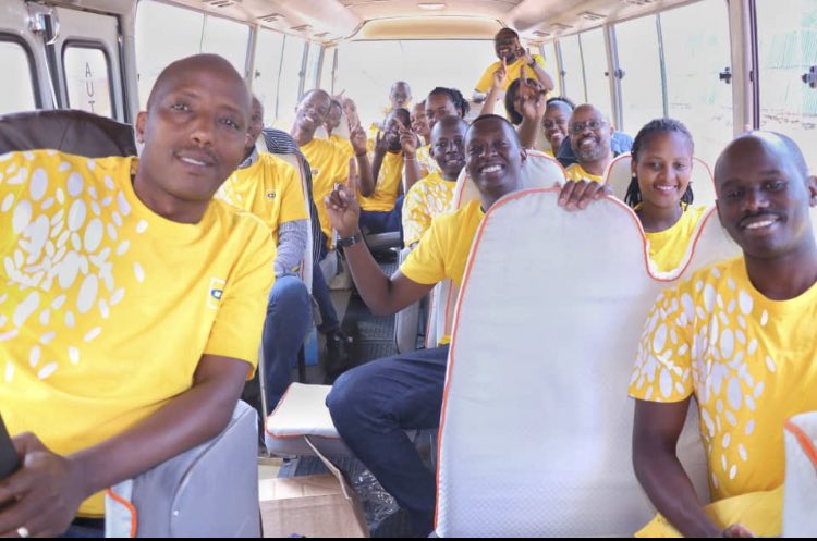 doucelyn's tweet photo. To move forward, you have to give back #YelloCare #BrighterLives #hvpgatagara @qayitare @anumino @TysonNgarambe @emanzi68 https://t.co/fpudsztLxN