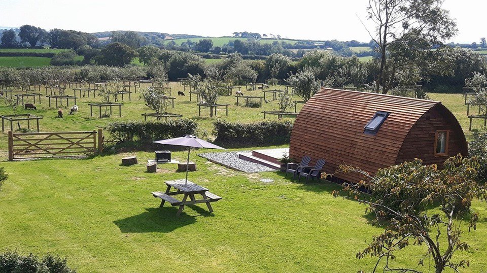 Glampsites's tweet photo. We love a good view, and set in the rolling hills and picturesque countryside of West Devon these #glampingpods certainly give us that 😍😍 From £65pn BOOK NOW 👉https://t.co/UTMopdKCcS https://t.co/lhC1VcBY6W