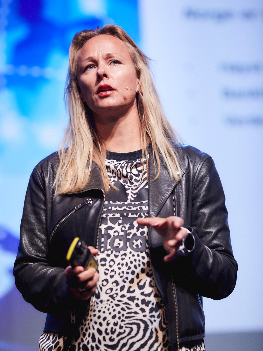 Hvordan møter <a href="/Vipps_no/">vipps</a> konkurransen fra internasjonale giganter som Alipay, Applepay og Googlepay?

<a href="/HaugElla/">Elisabeth Haug</a> (nestsjef i Vipps) på scenen på #Findig19 nå.

(Foto: <a href="/helgebrekke/">Helge Brekke</a> / <a href="/_tuevent_/">Teknisk Ukeblad Event</a>)