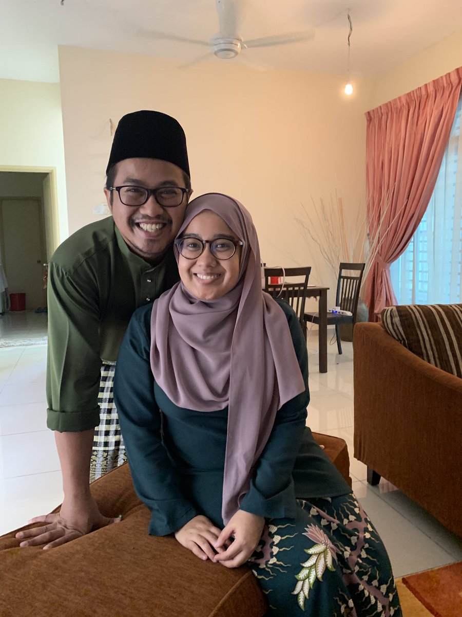 ruviyamin's tweet photo. Salam hari raya daripada saya & keluarga! #TeamRayaJB https://t.co/QWucXW1aAD
