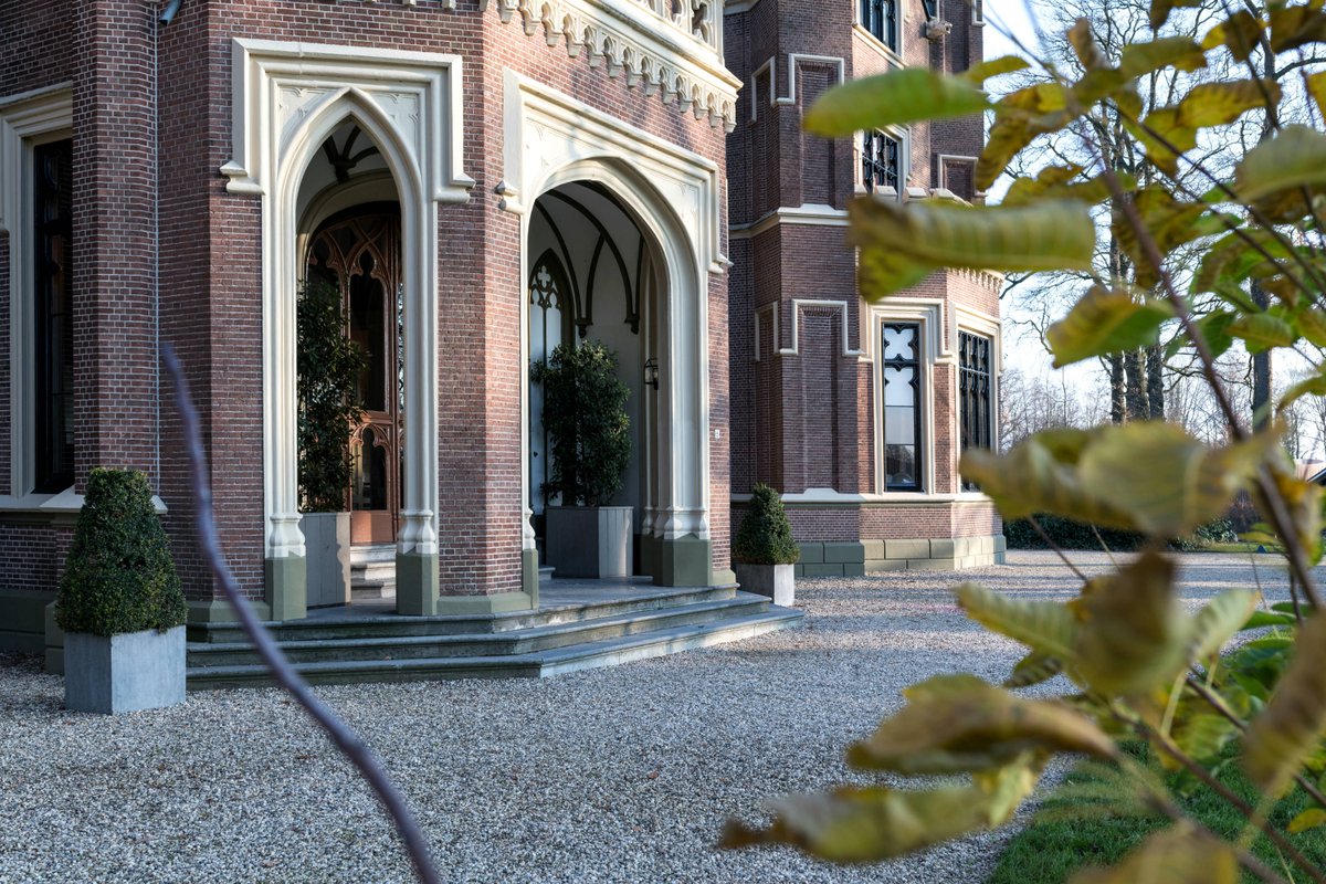 Maak van jullie #bruiloft een droombruiloft en trouw in een eigen kasteel! Gegarandeerd dat jullie trouwdag onvergetelijk wordt. Ontdek 10 goede redenen waarom Kasteel de Schaffelaar dé ultieme #trouwlocatie is. owl.li/C2SP30oT4PB