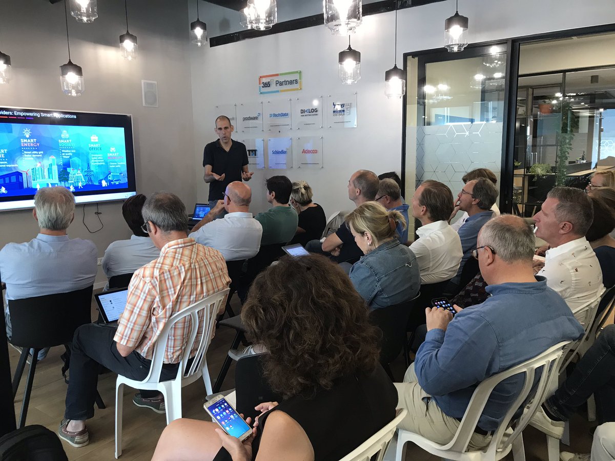 VOKA_EDeBruyker's tweet photo. Great morning! Thanks @ovijacob @ErezWeinroth for your company pitch! Great technologies @VayyarInc #MobilePhysics #Orient #ecosystem SaronaSpace #VokaSiliconWadi https://t.co/FdCZEhF0FD