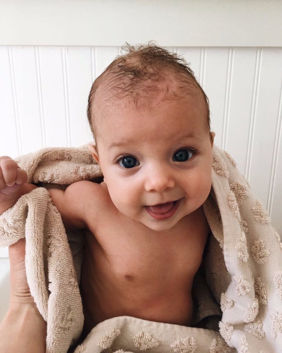 Pregnancy_App's tweet photo. Being excited for the growth of the little one is normal - they grow so fast. One day, they're the size of a jellybean, another, they're bigger than a grapefruit! 
.
.
.
.
.
#pregnancyplus #cutebabies #babiesofinsta #babyontheway #baby https://t.co/PXY1CpIEZW