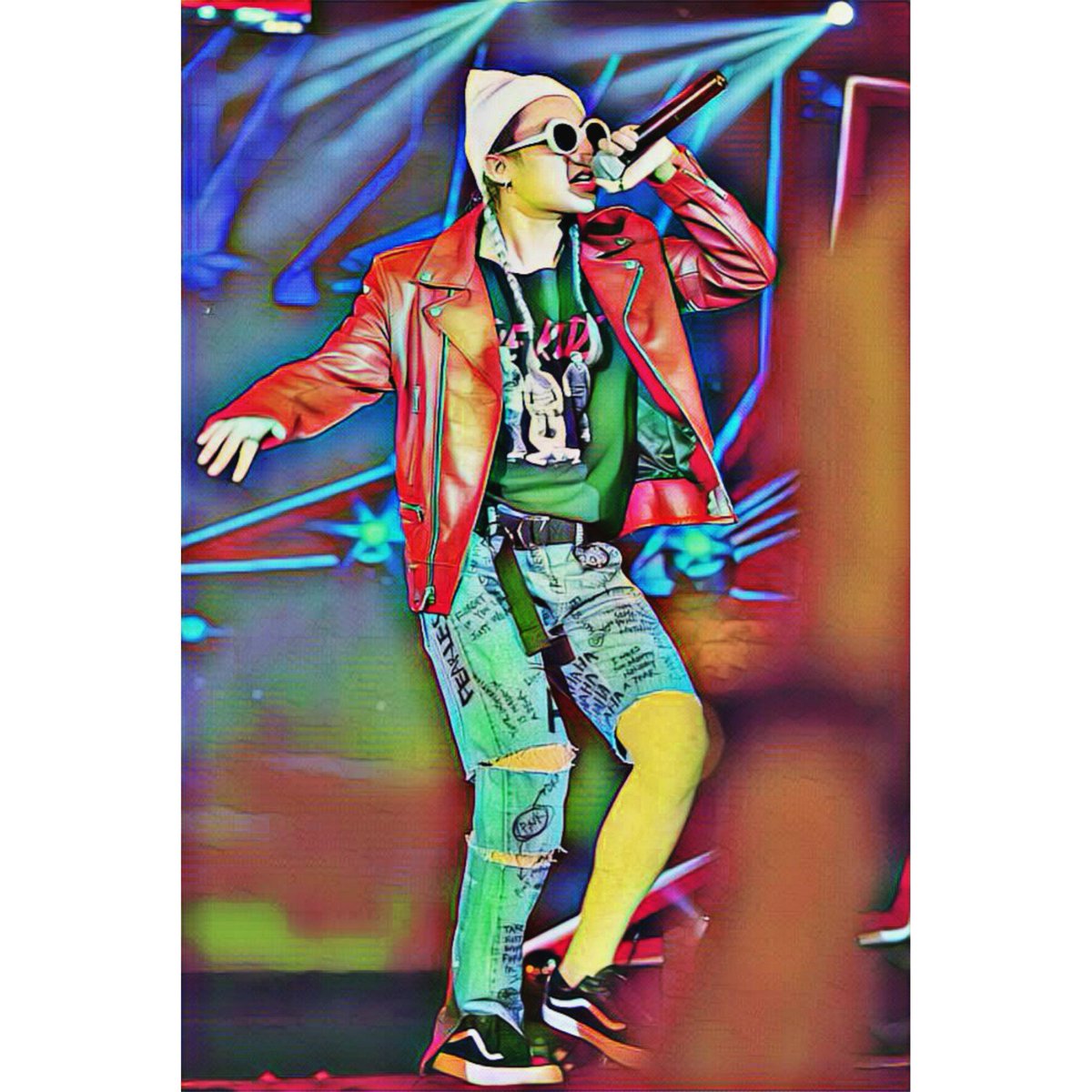 km__bit's tweet photo. The painter turns a poem into a painting; the singer turns a picture to music.
.
.
.
.
#sontungmtp #mtpentertainment #love https://t.co/jC73SYx0MT