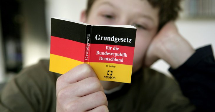 #Kinderrechte im #Grundgesetz sind die Grundlage für einen Anspruch auf Chancengleichheit, Mitbestimmung &amp; Schutz. #Kinder werden als eigenständige Persönlichkeiten mit eigenen Rechten anerkannt. Dazu morgen im #Bundestag Gesetzentwurf der <a href="/Linksfraktion/">linksfraktion</a>: linksfraktion.de/themen/nachric…