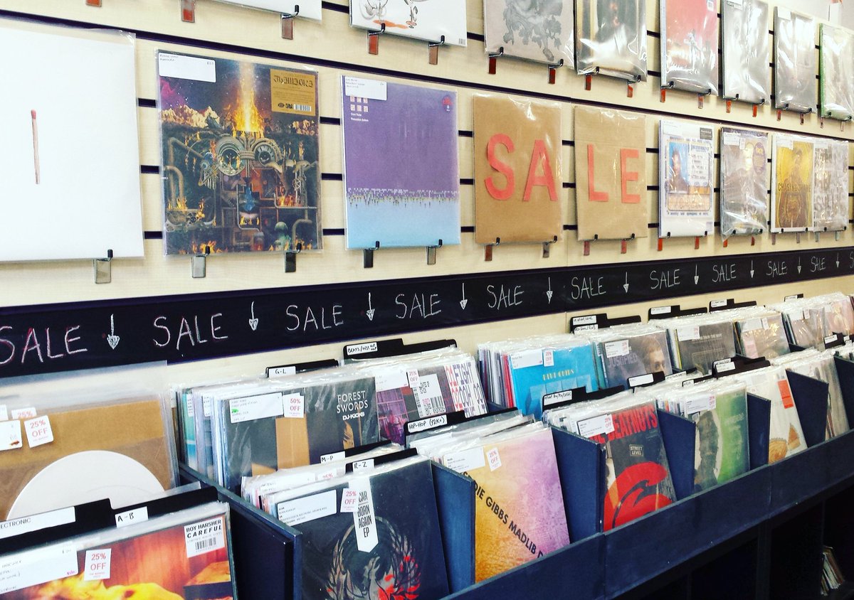 ⬇ CLOSING DOWN SALE ⬇
-
Continues this week, today until 2.30pm, Friday 9.30-2.30 and the weekend as usual!
-
Loads of great records at crazy prices flying out so don't hang about!
#hitchin #hertfordshire #recordstore #vinyl