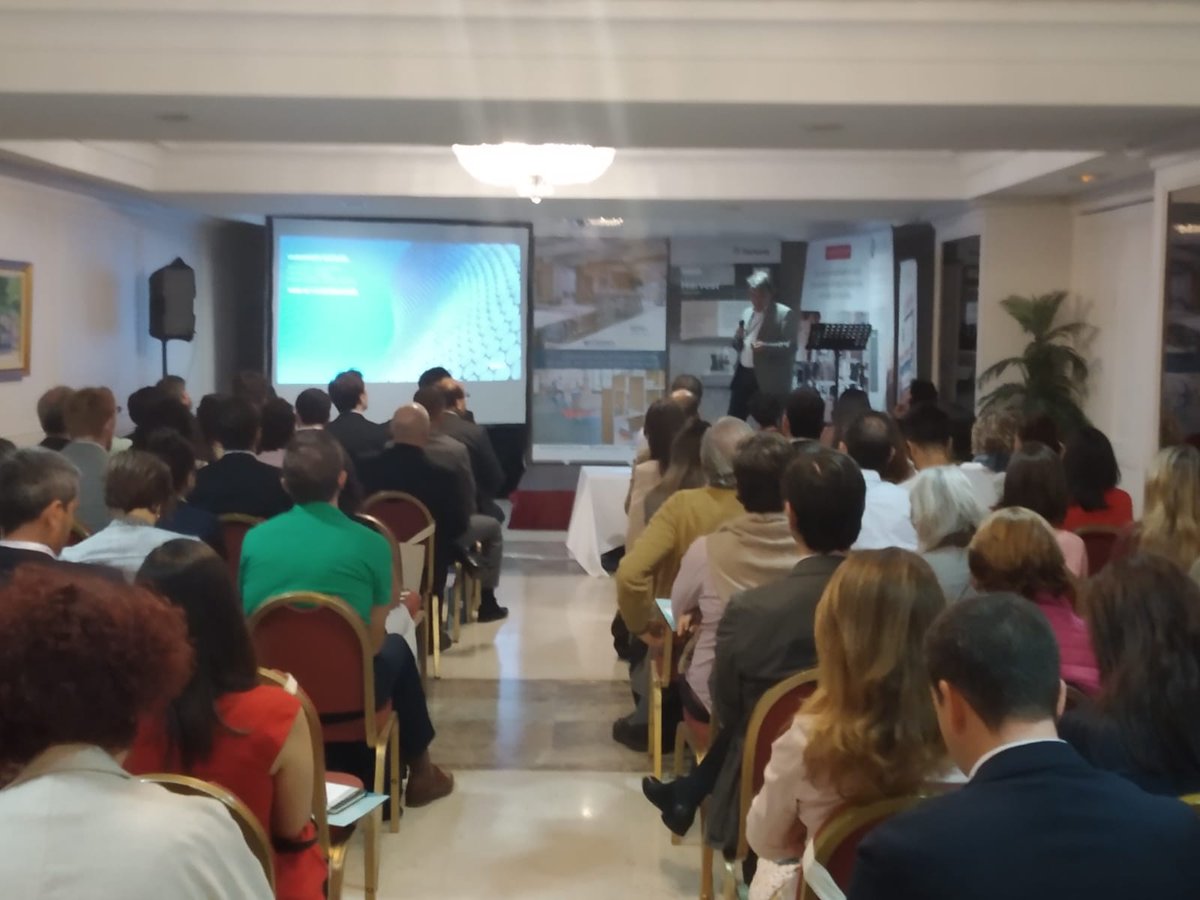 bod_tech's tweet photo. .@XBartolomeA en su ponencia "Del Real Estate al Digital Estate "La información es nuestro nuevo mármol, ya no grabamos en piedra, la red graba; a lo mejor hay que replantearse la inmovilidad de la fachada" @GrupoViaSpain #officesofthefuture https://t.co/F16pInjDo6
