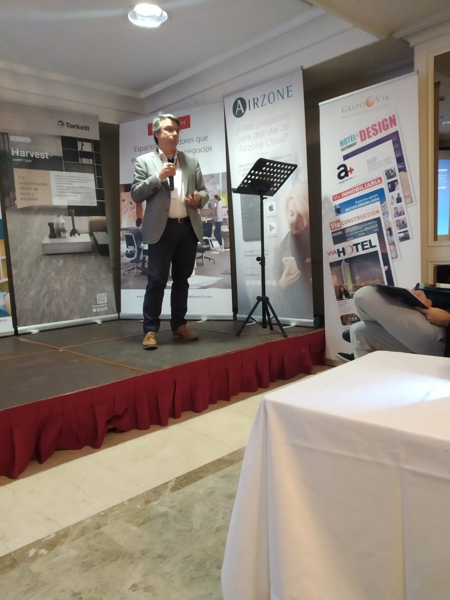 bod_tech's tweet photo. .@XBartolomeA en su ponencia "Del Real Estate al Digital Estate "La información es nuestro nuevo mármol, ya no grabamos en piedra, la red graba; a lo mejor hay que replantearse la inmovilidad de la fachada" @GrupoViaSpain #officesofthefuture https://t.co/F16pInjDo6