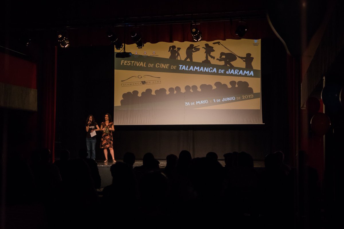 talamanca_cine's tweet photo. Empezamos con el reportaje de fotos de #TalamancaDeCine 2019! ✨ Así fue la #MuestraDeCortos grabados en #TalamancaDeJarama del viernes en el Salón del Puente. 📸: Susana López Stiedl #FestivalDeCine #Cortometrajes #LaPesadillaQueSeMuerdeLaCola #QuererVolver #DeCaminoACasa #Valor https://t.co/Cb9J2QAaIf