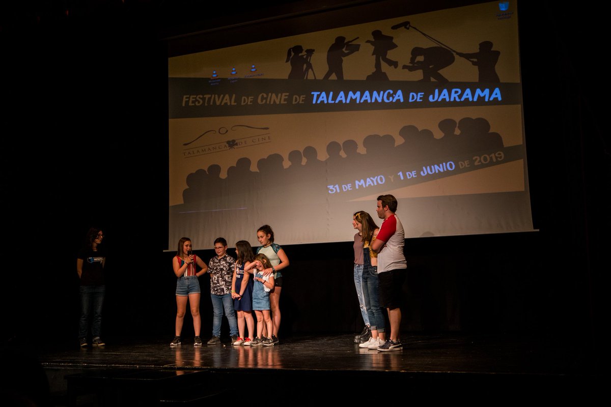 talamanca_cine's tweet photo. Empezamos con el reportaje de fotos de #TalamancaDeCine 2019! ✨ Así fue la #MuestraDeCortos grabados en #TalamancaDeJarama del viernes en el Salón del Puente. 📸: Susana López Stiedl #FestivalDeCine #Cortometrajes #LaPesadillaQueSeMuerdeLaCola #QuererVolver #DeCaminoACasa #Valor https://t.co/Cb9J2QAaIf
