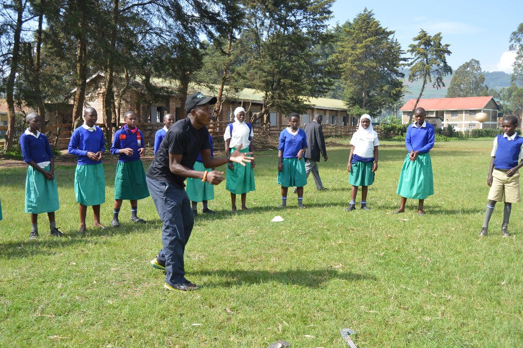 BIG news! 📣 It's time to invite the next Hockey Dreams Coach to the Netherlands. This year, we welcome Coach Lawrence from Uganda. This is his story. bit.ly/2KqtEgJ <a href="/SportWays/">SportWays Hockey Camps</a> #hockeydevelopment #hockeyready #hockey #netherlands