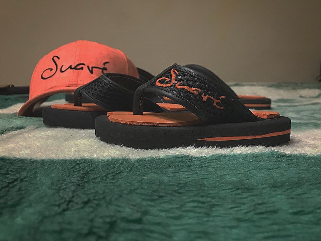 iamthesuave's tweet photo. Have you been looking for a classy family match??? Look 👀 no further as @supersuavestyle has brought you these classic collection 😃 #SuavéSlides #SuavéCaps #OvariesCollection #Unisex.
📞 or DM away:
+234-8084423448 +234-7052462146
Twitter/ Instagram/Fbpage: @supersuavestyle https://t.co/5wfjubDm2G