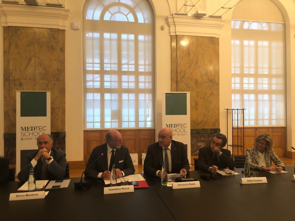 Politecnico di Milano (@polimi) on Twitter photo Oggi <a href="/polimi/">Politecnico di Milano</a> e <a href="/HumanitasMilano/">Humanitas Milano</a> presentano #MEDTECSchool, un nuovo corso di laurea innovativo, unico nel suo genere, che unisce medicina e ingegneria. Una collaborazione tra due eccellenze italiane per formare professionisti capaci di affrontare le sfide del nuovo mondo medico Oggi <a href="/polimi/">Politecnico di Milano</a> e <a href="/HumanitasMilano/">Humanitas Milano</a> presentano #MEDTECSchool, un nuovo corso di laurea innovativo, unico nel suo genere, che unisce medicina e ingegneria. Una collaborazione tra due eccellenze italiane per formare professionisti capaci di affrontare le sfide del nuovo mondo medico