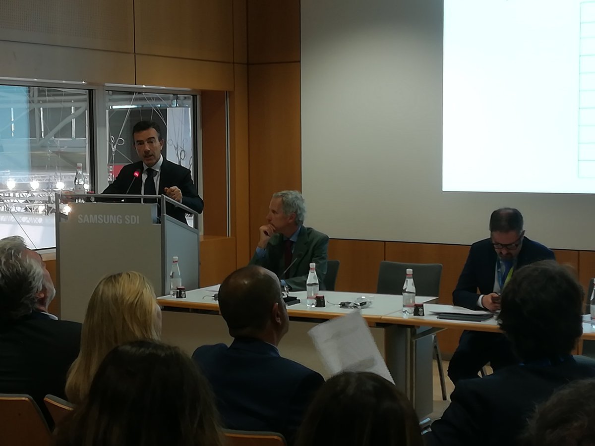 PInterporto's tweet photo. #transportlogistic2019 Why invest in Italy. 18 infrastuctural project presented to promote italian logist sistem. @danielerossira @assoporti #uir https://t.co/NhiOb1vUFZ
