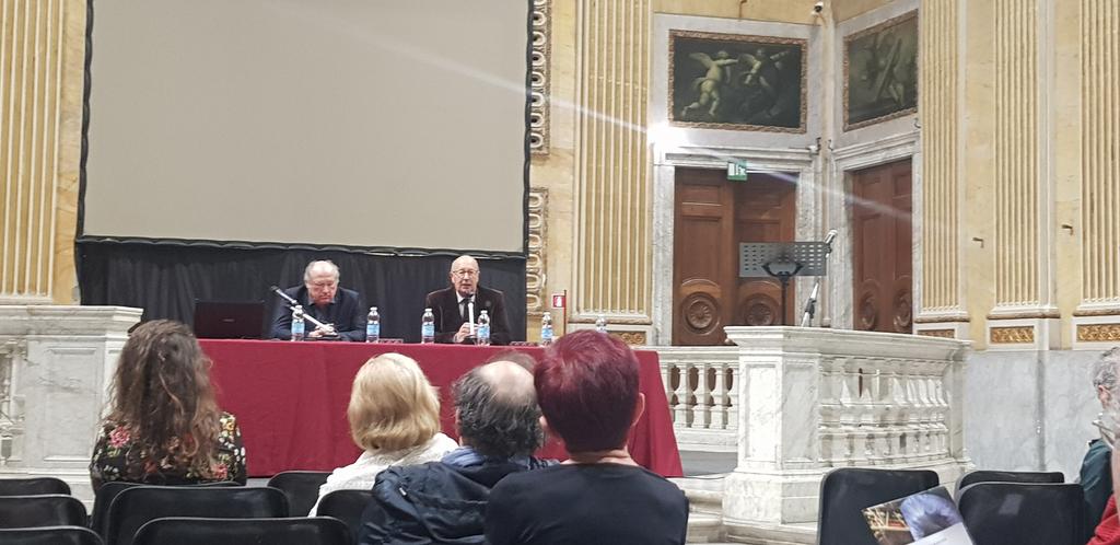 VMossetti's tweet photo. #criticateatrale tavola rotonda sulla figura di Roberto #DeMonticelli @Ducale_Genova @teatrodigenova https://t.co/1cHyBINqmL