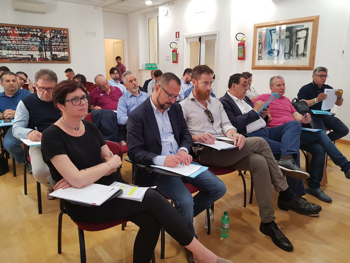 FENEALUIL_'s tweet photo. #Integrativi #Contratto #Edilizia Riunione con segrerari regionali Feneal per discutere della contrattazione di II livello #formazione #sicurezza #bilateralita #contrattounico https://t.co/cHFCGKAELV