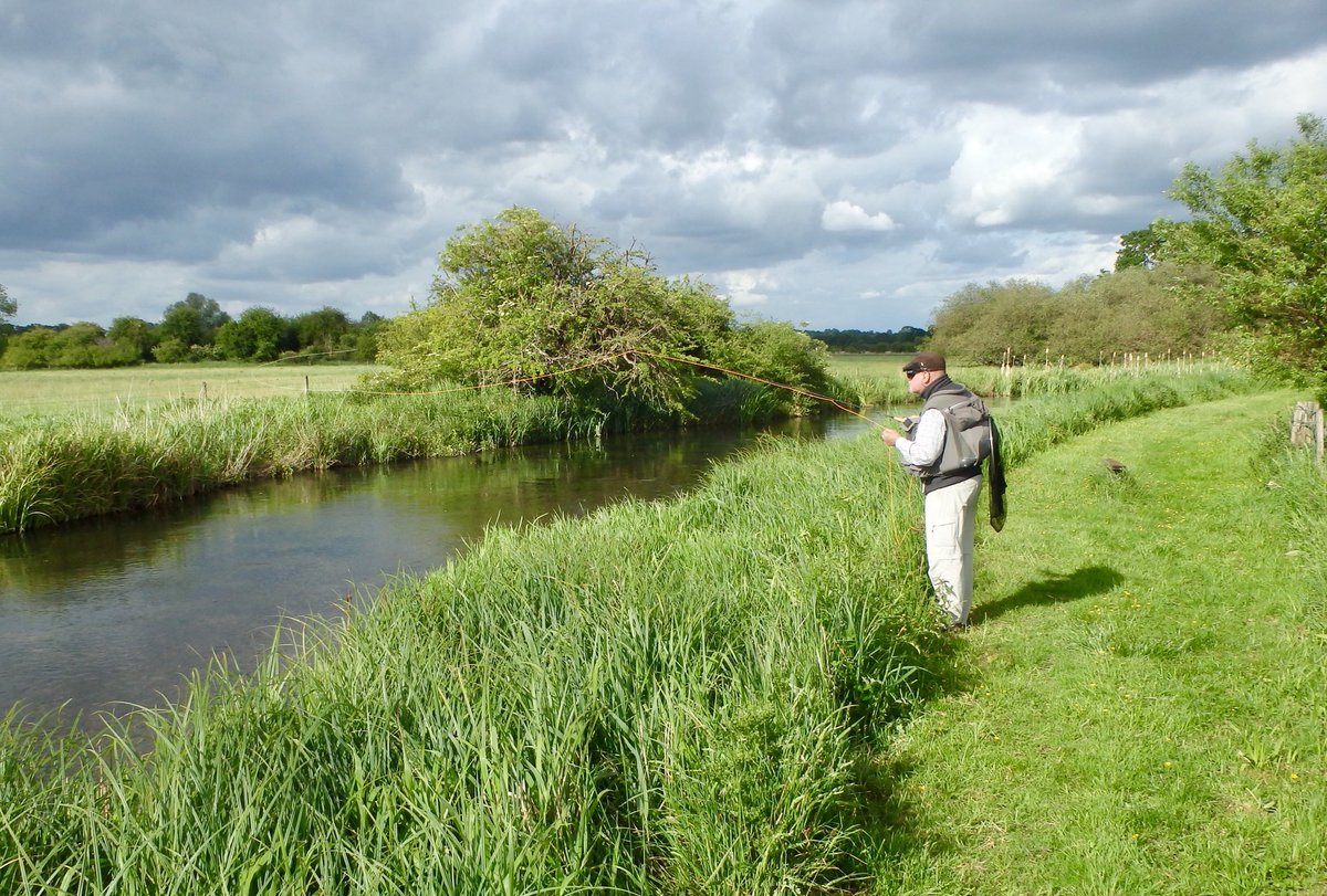 grahamwaterton's tweet photo. Two fisherman from Italy on the upper middle Test. A pleasure to watch. Great emphasis on perfect turnover with long, beautifully constructed leaders. They caught some pressured trout with long, accurate and delicate casts. #chalkstream #FlyFishing #nodrag #catchandrelease #joy https://t.co/TyzrkH3B21