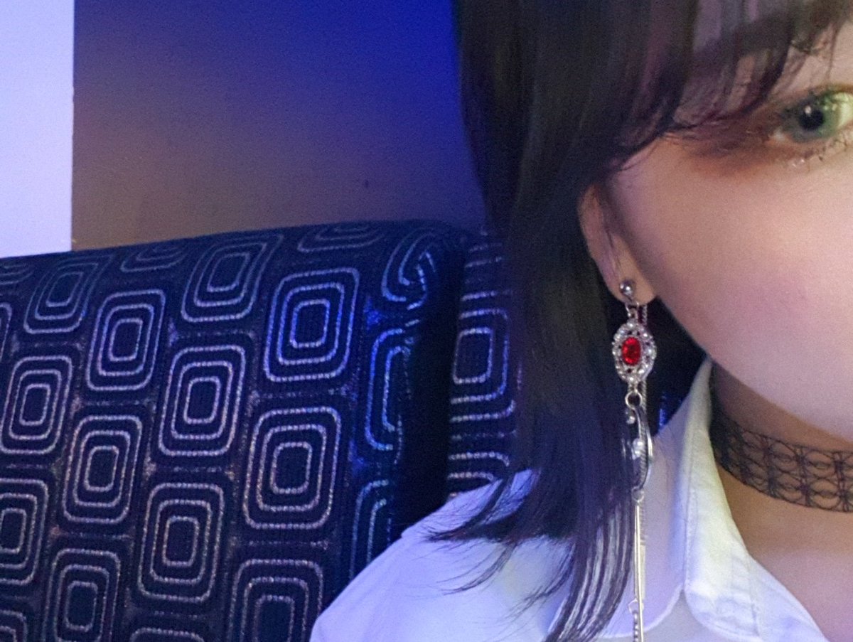 gus8177's tweet photo. 넘 오랜만에 탐미주의 님 사쿠마레이 귀걸이... 커미션 페이지에 사진 볼 때마다 제가 다 뿌듯하구요... 최고 예쁘고ㅠㅠㅠ https://t.co/6eaDrnIy4t