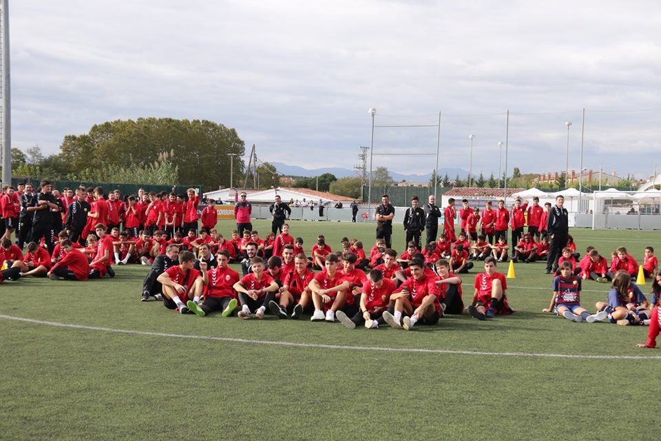 sommaresmefc's tweet photo. 🚨 El Llagostera celebra aquest dissabte la festa i sopar de final de temporada!! 🍻🍗💃🏻💃🏻 

☝🏽 Obert a mares, pares, altres familiars, socis, aficionats...

🎖 Entrega de premis al millor company! 

📆 Data límit per apuntar-se: 6 de juny 

👀 + Info: https://t.co/2uWuMNl4BN https://t.co/eWlCYNAsQO