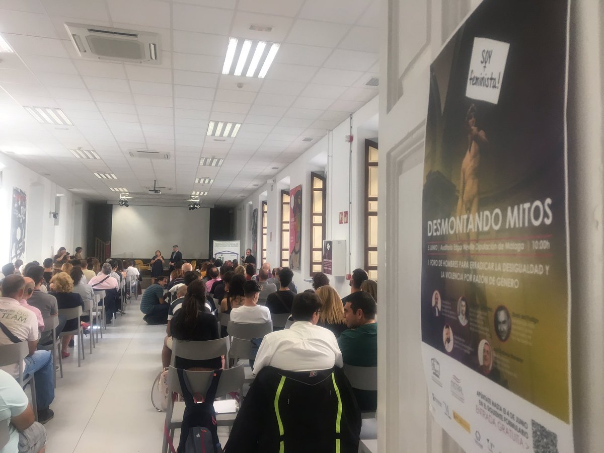 FeMistral's tweet photo. Empieza el #foro #desmontandomitos #pactodeestado @FedAgora @areadeigualdad https://t.co/RtvPM5S8jR