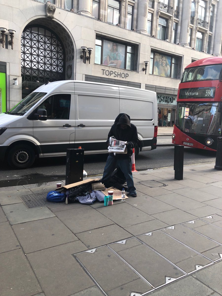 bella_caridade's tweet image. An indictment of our world - homeless man avidly reading what was served at the Trump state banquet #plainwrong #TrumpUKVisit