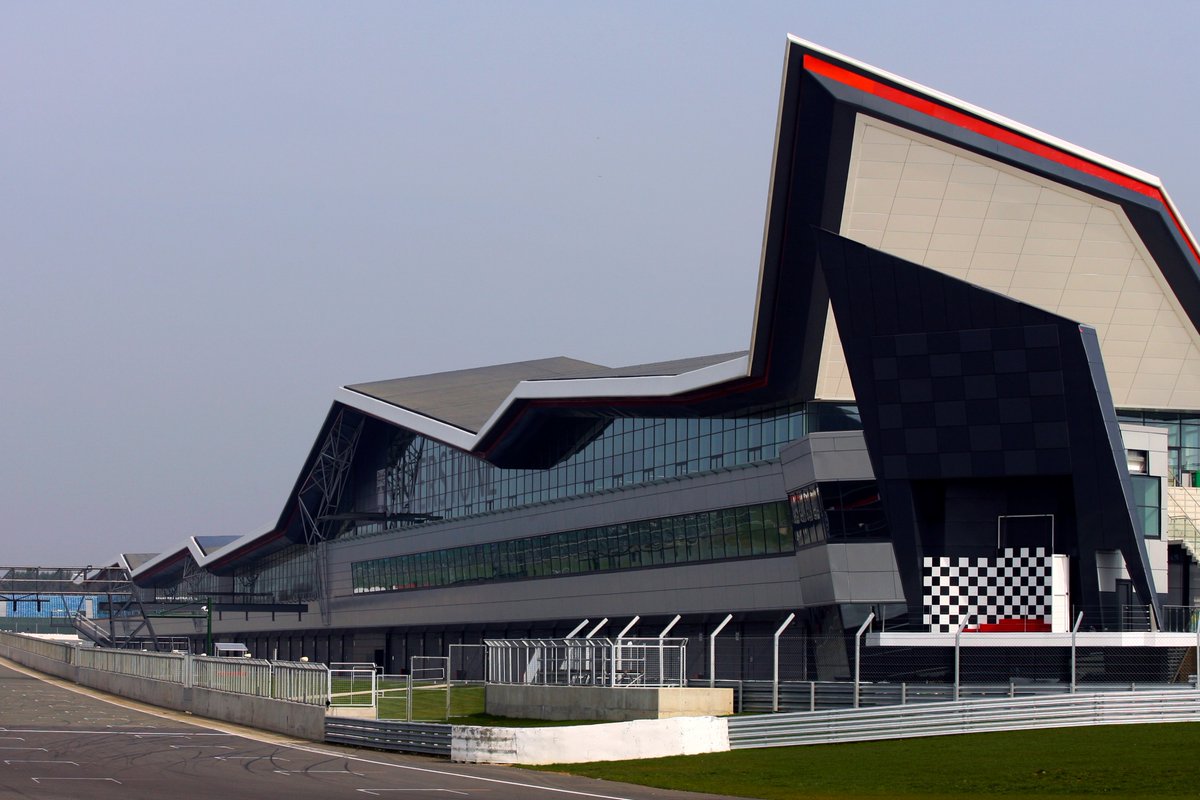 Our conference and sales team are gearing up for the #CHSAwards tomorrow and we are so proud of being shortlisted for the Best Exhibition Facility award @CHS_Group #eventprofs #eventplanning #venuefinding 🤞