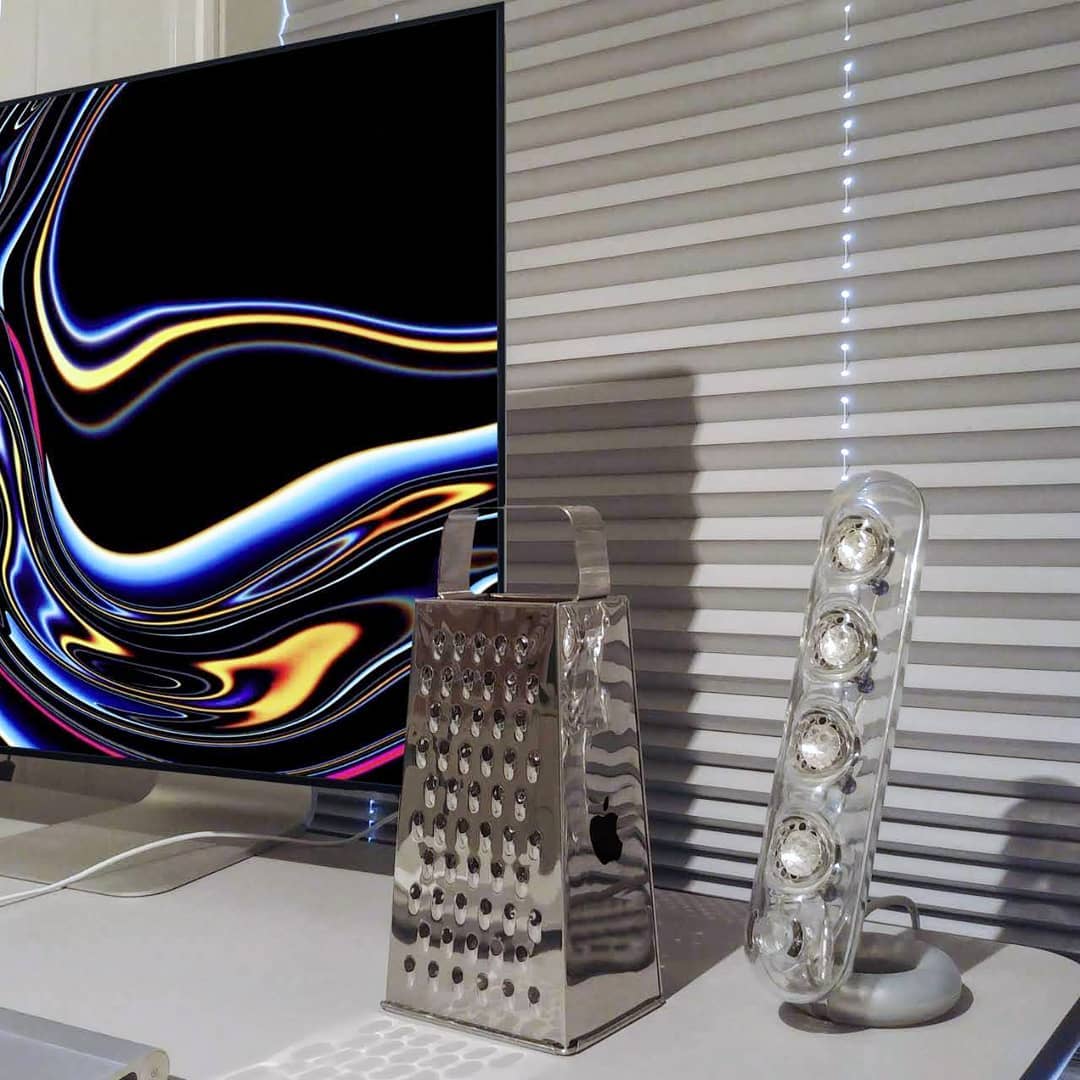 tgjoen's tweet image. The Mac Pro Mini is finally in the office! Say 🧀 grater everyone!
#macpro #cheesegrater
#macpromini #fun #photoshop #imac #lgg6 #soundsticks
#office #kontor #ost #rivjern #svigermor #apple #gjøen #mac #mini  #mastermacrace #takemymoney #macintosh #california #prodisplay #xdr