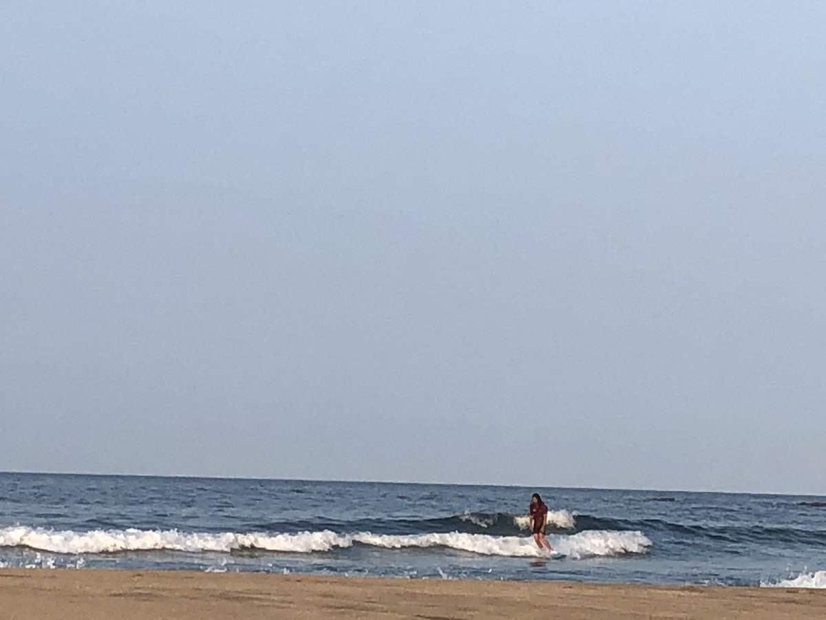 Cinema_HEAVEN's tweet photo. あ！今うちの社長が波に乗ってます‼️
#cinemaheaven #surf #miyazaki #flypantreepictures https://t.co/6U9Tu418qw