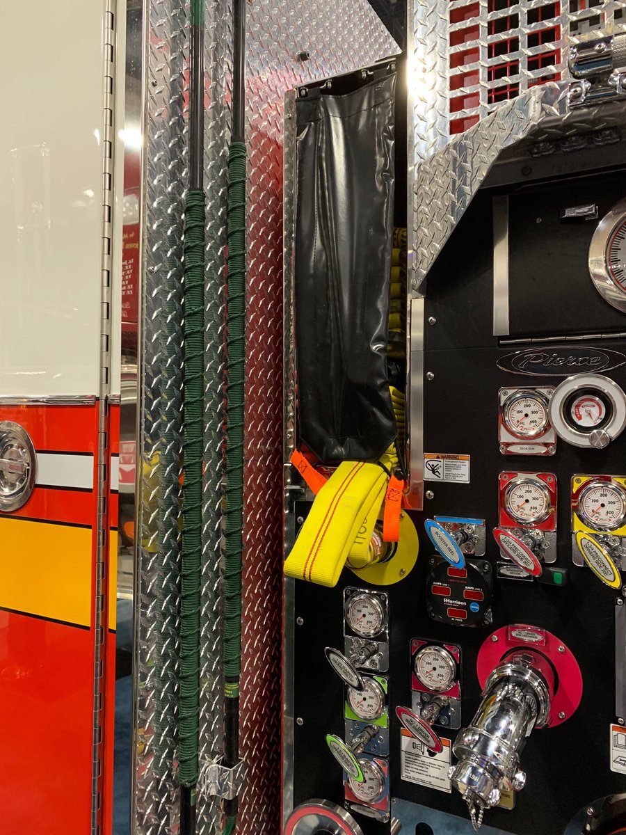 RickyRileyTT's tweet image. This option of leaving the valve and swivel out of the cross lay bed, and running the discharge out to the side is becoming a popular option. Makes for good clean deployment and racking. ⁦@FireApparatus1⁩