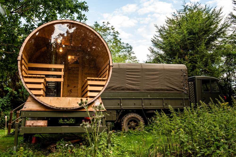 Larchfield's tweet photo. We were just a tad excited when we saw Saturday's wedding guests arrive in their 1970's @LandRover 😍 Perfectly themed for their stay in Myrtle the glamping truck! 🌿🚛https://t.co/ot6i0iVgr2 #landrover #glamping #countryretreat @LR_Belfast https://t.co/E03JPY3mAy