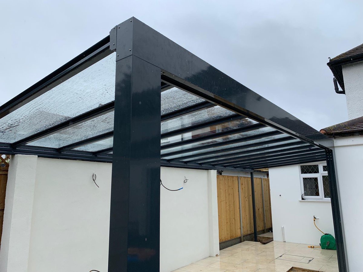 AbsoluteSheltrs's tweet photo. Yesterday’s install 😍 the client is having ongoing garden renovations and the canopy was part of this. 🌿

#summerready #veranda #patio #glass #outdoorarea #renovation #homeimprovement #garden #summer #outdoorcover #instagarden #interior123 #gardeninspiration #landscaping https://t.co/hP4e2c3pjl
