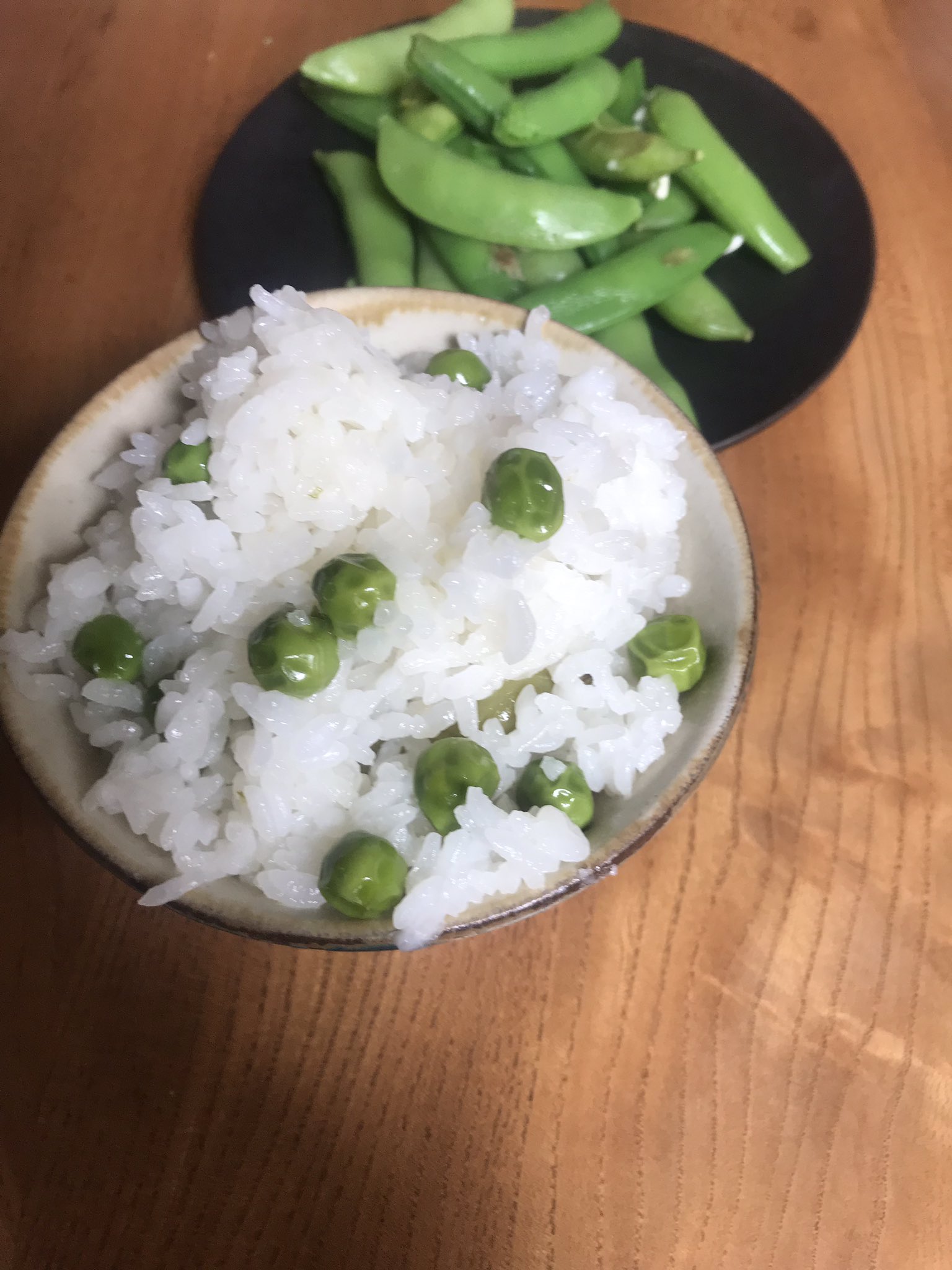 高橋久美子 今日のクミメシは グリーンピースご飯と スナップエンドウ炒め シンプルなまめまめまーめです 豆の季節も最後 夏野菜に変わるね 季節ごとに色んな野菜を楽しめるのは最高の贅沢です クミメシ T Co 2z2enjb7hy Twitter