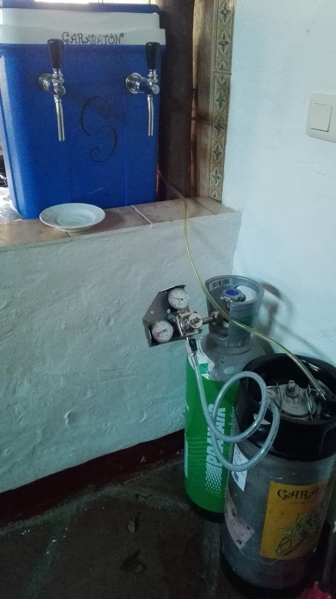 ACCE_Cerveceros's tweet photo. "Caburrasi" nos muestra su equipo de elaboración en plena acción y su chopera "garabatón" 😎 #JoyasDeACCEro #cervezacasera #homebrew #homebrewing https://t.co/ZXqbwakFps